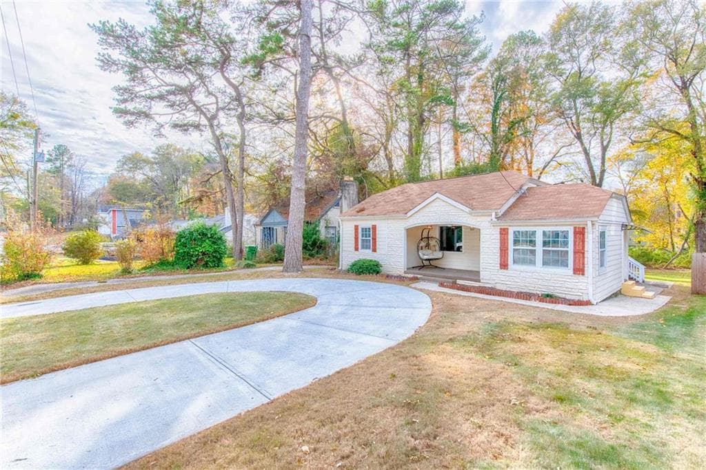 3 bedroom, 2 bathroom, 1,357 sq ft single family residence for rent at 1225 Graymont Drive, Atlanta, GA 30310 for $3,100 a month — photo 1 of 16