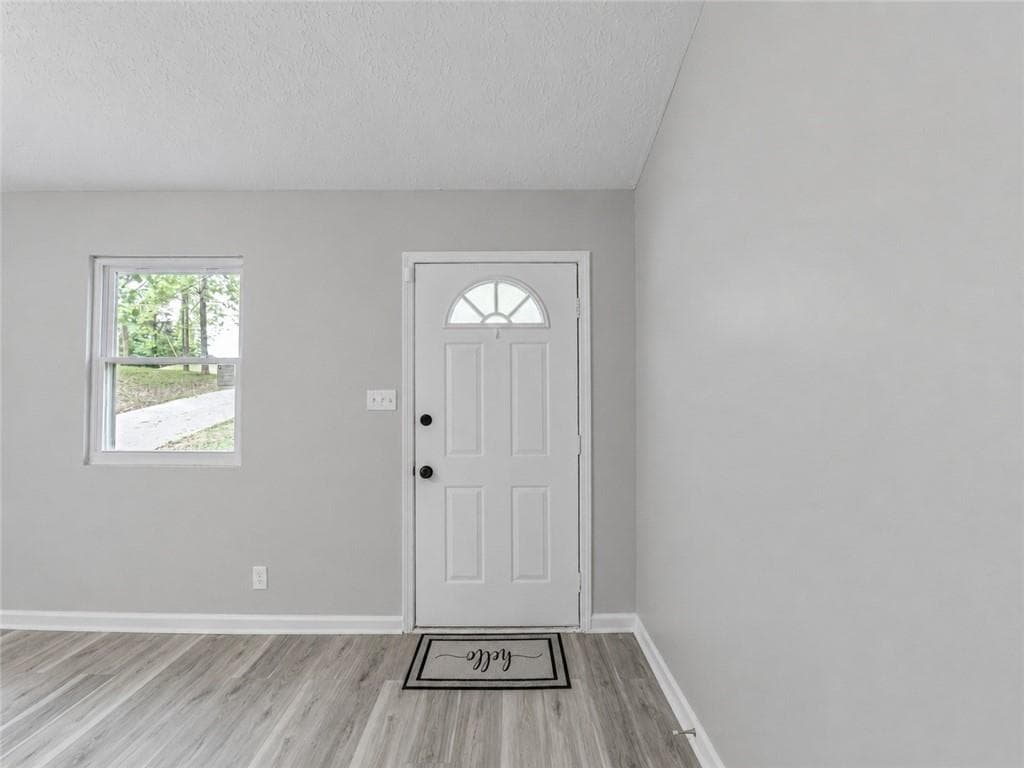 4 bedroom, 2 bathroom, 2,112 sq ft single family residence for sale at 1018 Wayne Drive, Snellville, GA 30078 — photo 2