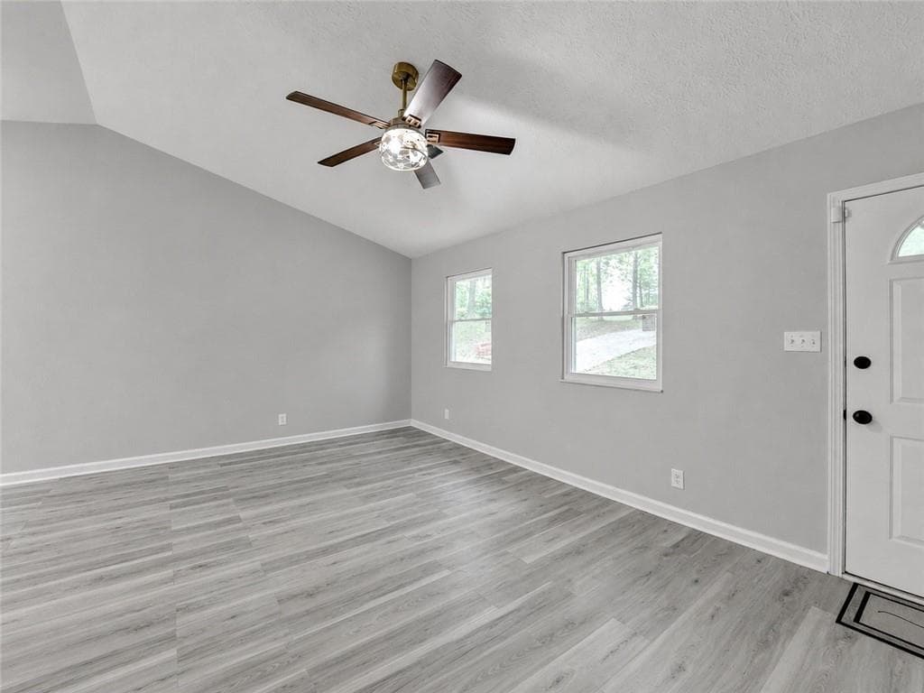 4 bedroom, 2 bathroom, 2,112 sq ft single family residence for sale at 1018 Wayne Drive, Snellville, GA 30078 — photo 3