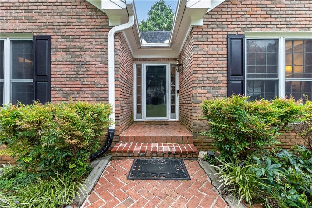 4 bedroom, 3 bathroom, 3,656 sq ft single family residence for sale at 1105 Secret Cove Drive, Buford, GA 30518 — photo 7