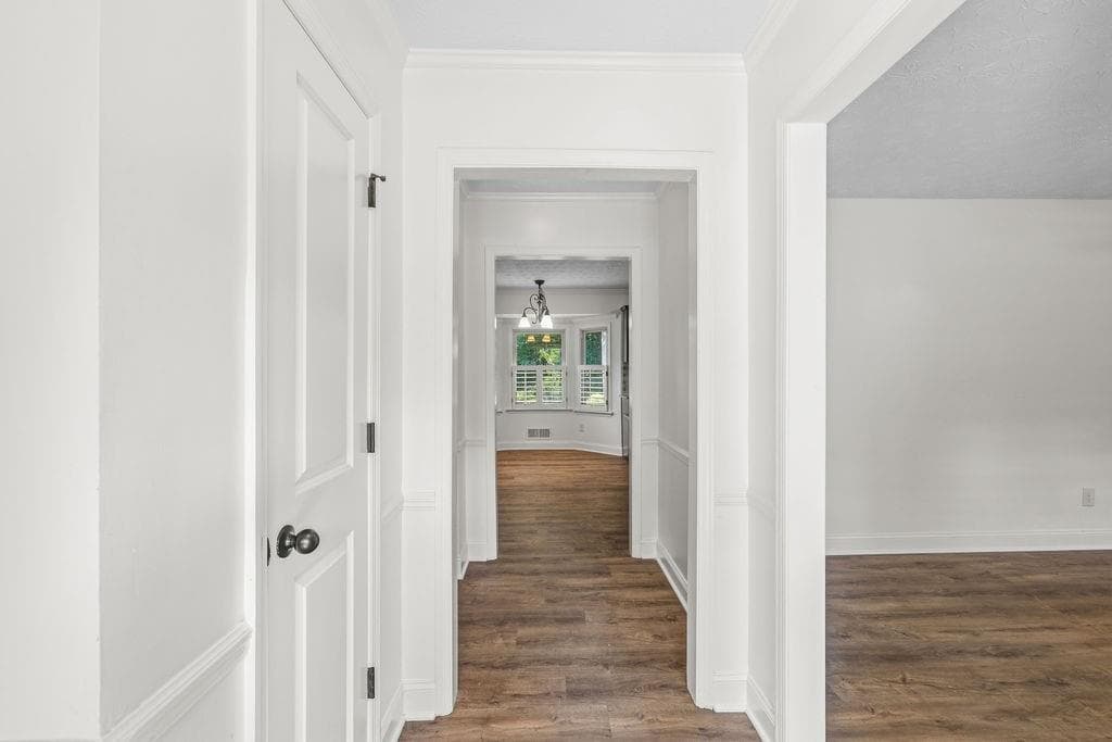5 bedroom, 3 bathroom, 2,378 sq ft single family residence for sale at 9630 Pine Thicket Way, Roswell, GA 30075 — photo 5