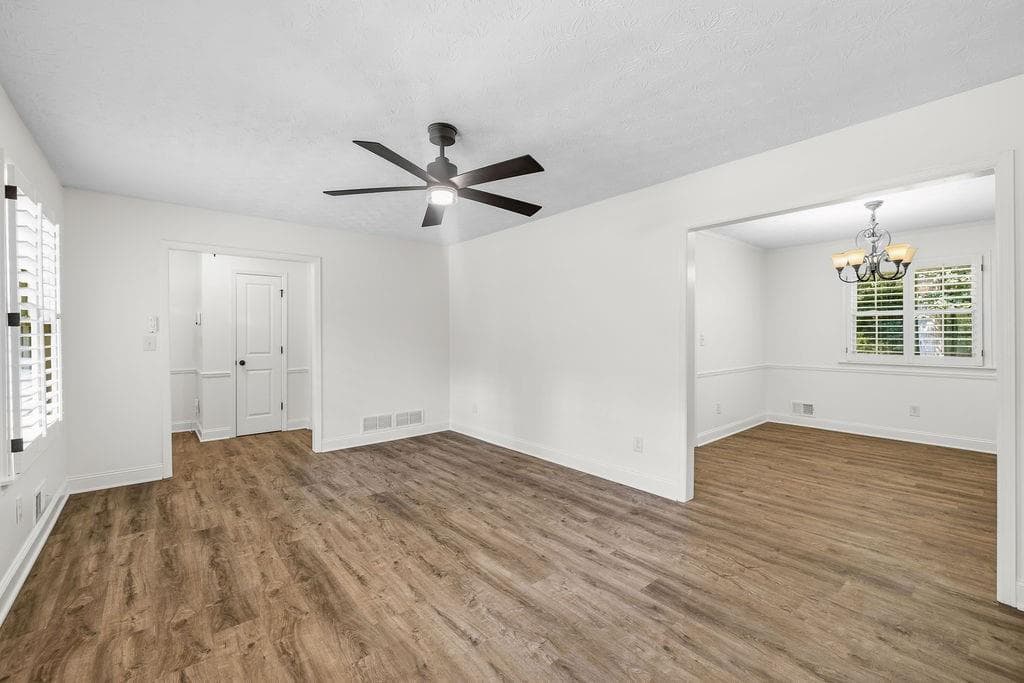 5 bedroom, 3 bathroom, 2,378 sq ft single family residence for sale at 9630 Pine Thicket Way, Roswell, GA 30075 — photo 6