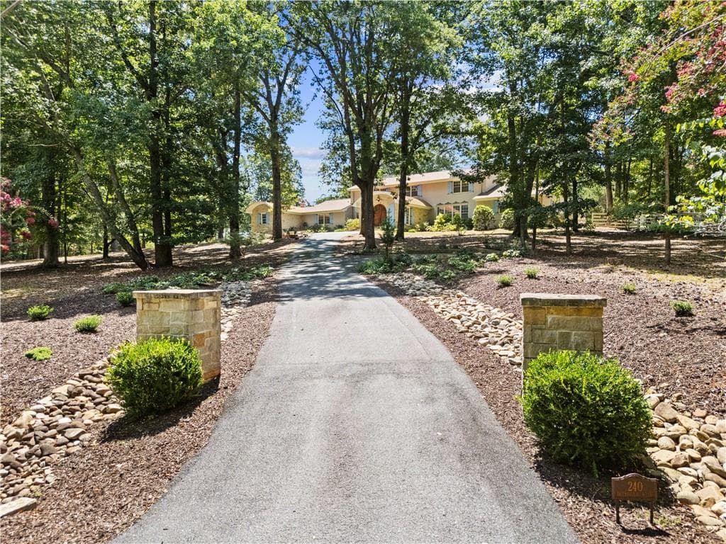 5 bedroom, 5 bathroom, 5,618 sq ft single family residence for sale at 240 Deerfield Road, Bogart, GA 30622 — photo 8