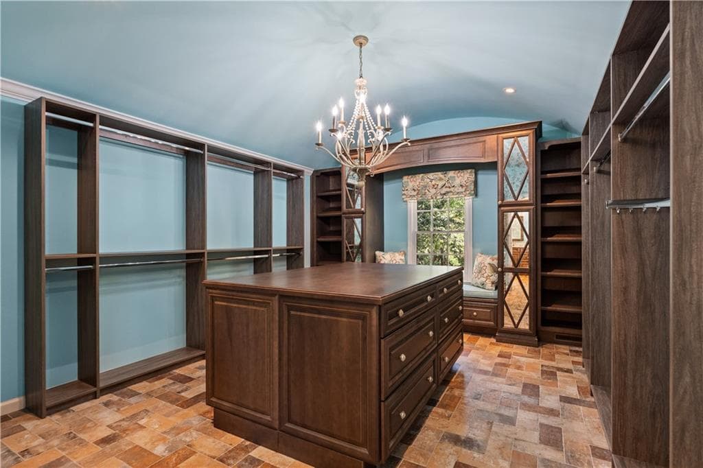 5 bedroom, 5 bathroom, 5,618 sq ft single family residence for sale at 240 Deerfield Road, Bogart, GA 30622 — photo 5