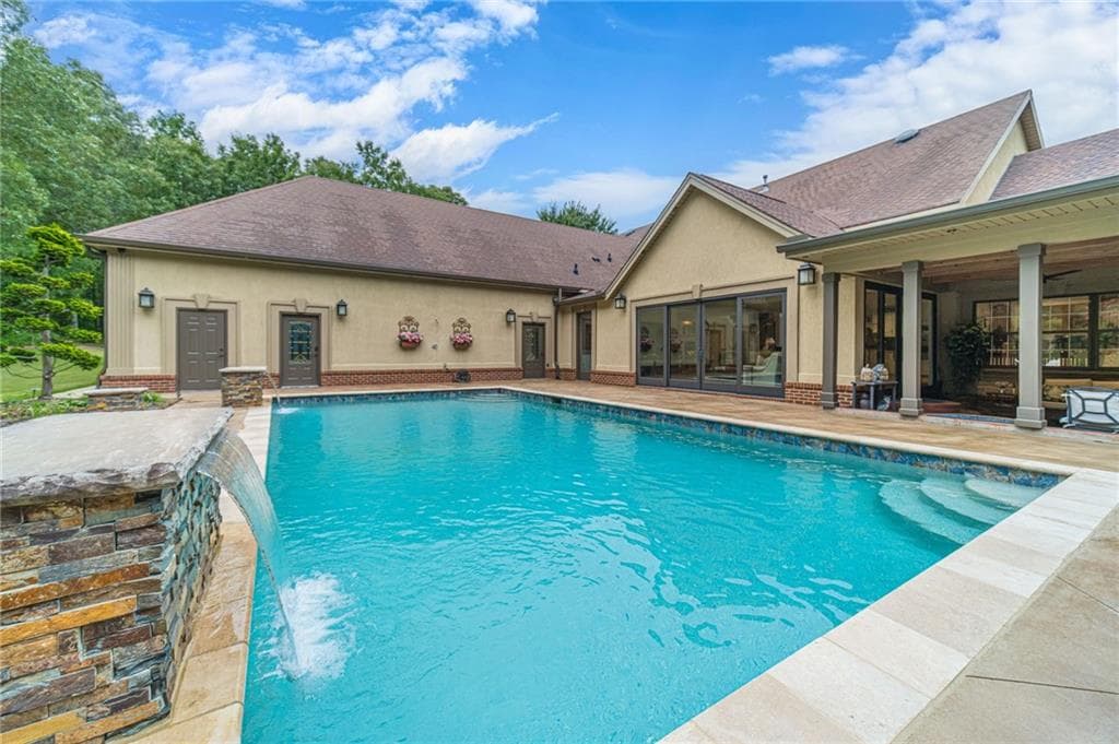 4 bedroom, 6 bathroom, 4,971 sq ft single family residence for sale at 1601 Broadnax Mill Road, Loganville, GA 30052 — photo 2