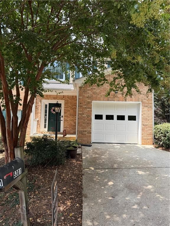 2 bedroom, 3 bathroom, 1,300 sq ft townhouse for sale at 5301 Pinnacle Peak Lane, Norcross, GA 30071 — photo 2
