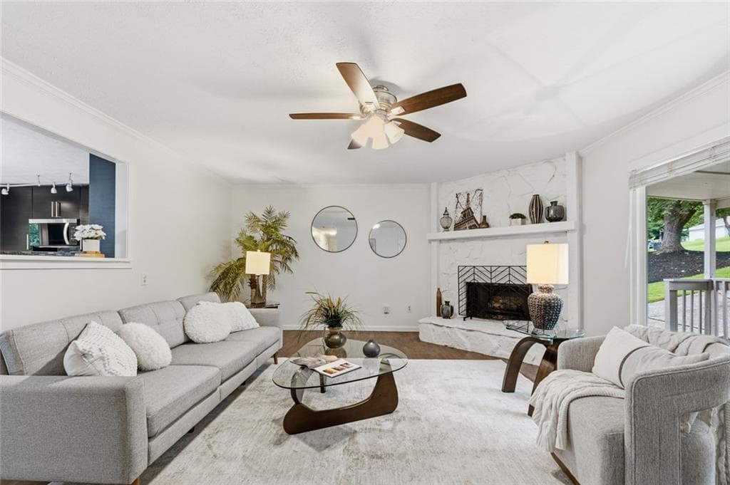 3 bedroom, 3 bathroom, 2,105 sq ft single family residence under contract at 270 Parkmont Court, Roswell, GA 30076 — photo 5