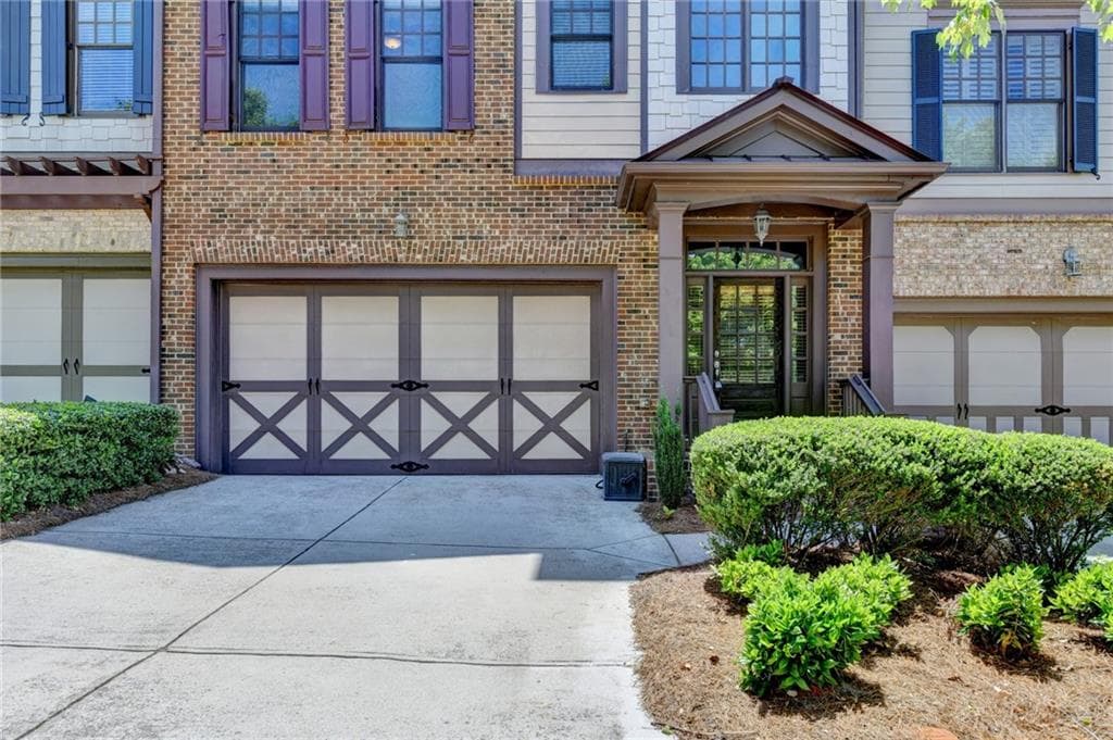 4 bedroom, 5 bathroom, 4,804 sq ft townhouse under contract at 6961 Fellowship Lane, Flowery Branch, GA 30542 — photo 3