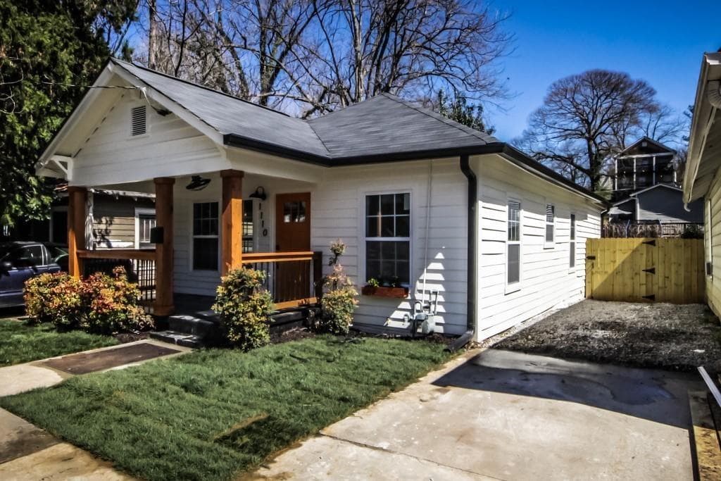 3 bedroom, 2 bathroom, 1,008 sq ft single family residence under contract at 1110 McDaniel Street, Atlanta, GA 30310 — photo 2