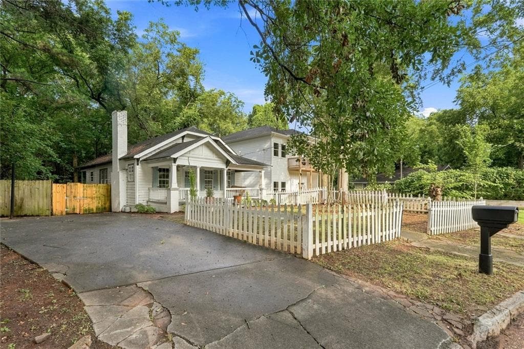 3 bedroom, 2 bathroom, 1,500 sq ft single family residence for sale at 275 Haas Avenue, Atlanta, GA 30316 — photo 2