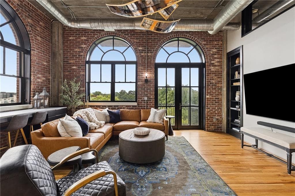 2 bedroom, 2 bathroom, 1,125 sq ft condominium for sale at 3235 Roswell Road 919, Atlanta, GA 30305 — photo 3