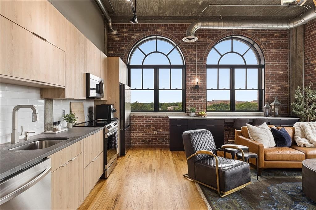 2 bedroom, 2 bathroom, 1,125 sq ft condominium for sale at 3235 Roswell Road 919, Atlanta, GA 30305 — photo 10