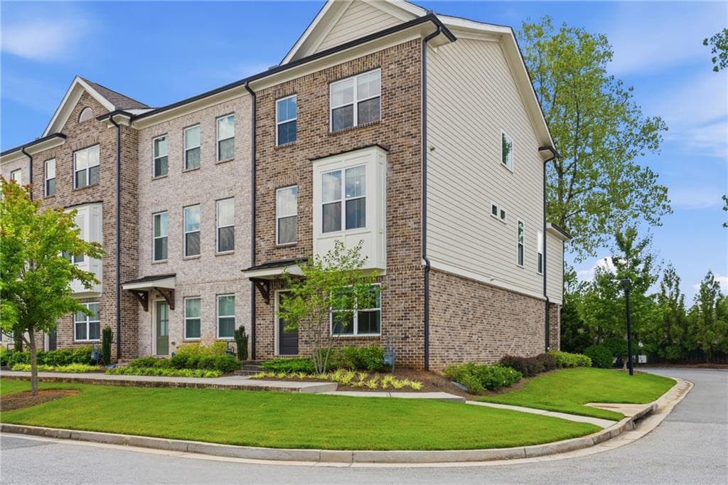 3 bedroom, 4 bathroom, 1,903 sq ft townhouse for sale at 3292 Allgood Lane, Scottdale, GA 30079 — photo 2