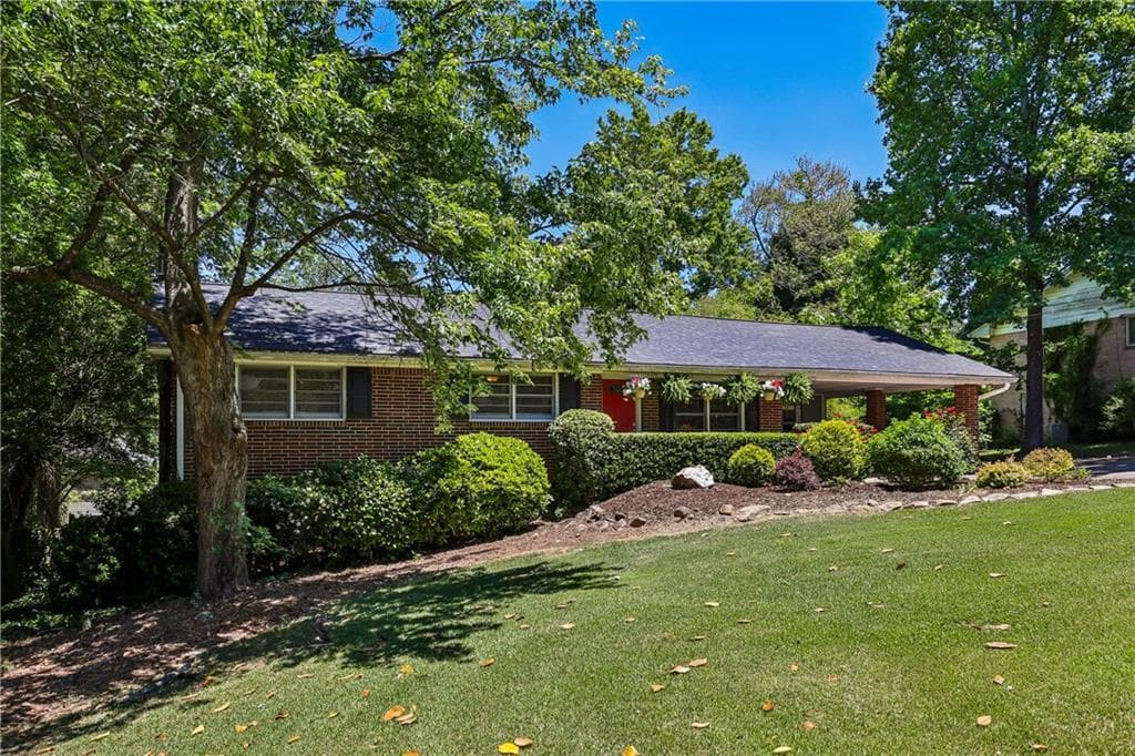 3 bedroom, 2 bathroom, 1,606 sq ft single family residence under contract at 1292 Stoneybrook Drive, Tucker, GA 30084 — photo 3