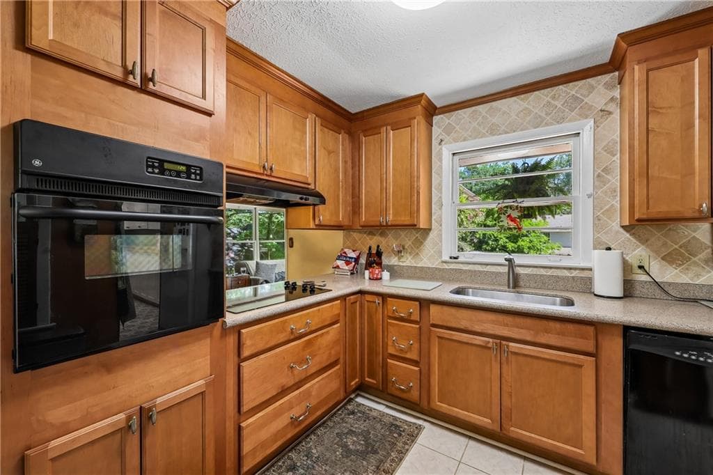 3 bedroom, 2 bathroom, 1,606 sq ft single family residence under contract at 1292 Stoneybrook Drive, Tucker, GA 30084 — photo 8