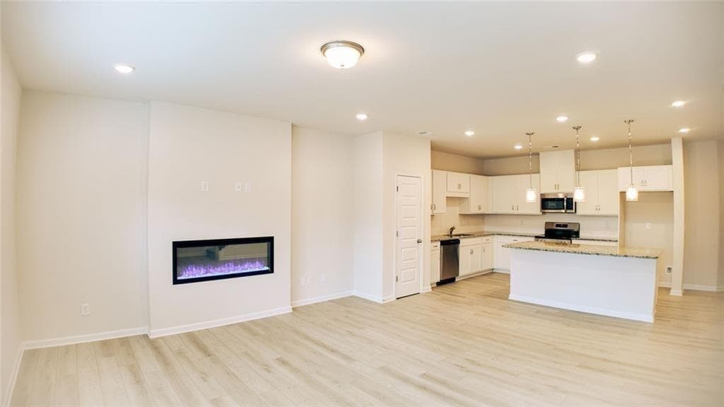 3 bedroom, 3 bathroom, 1,912 sq ft townhouse under contract at 324 Ranier Lane 47, Auburn, GA 30011 — photo 2