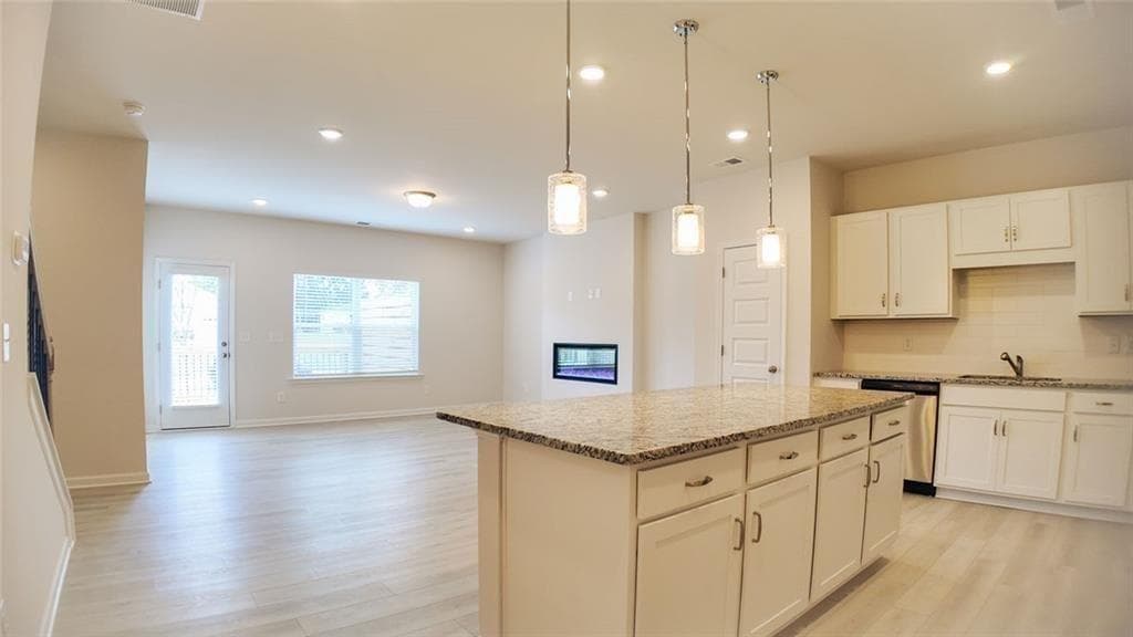 3 bedroom, 3 bathroom, 1,912 sq ft townhouse under contract at 324 Ranier Lane 47, Auburn, GA 30011 — photo 3