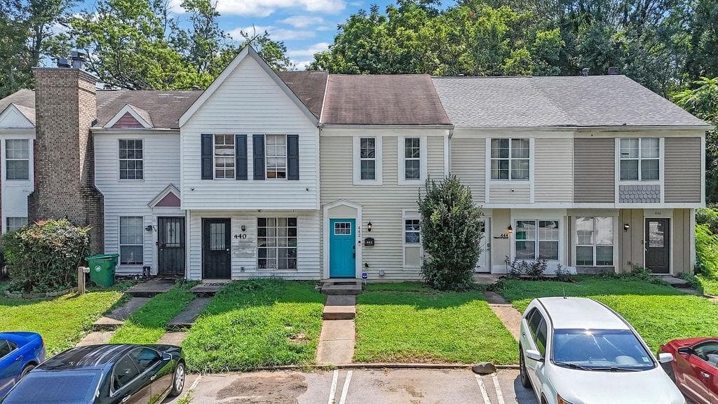 2 bedroom, 3 bathroom, 1,036 sq ft townhouse for sale at 442 Prince Of Wales, Stone Mountain, GA 30083