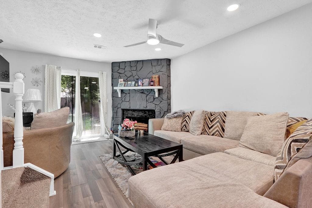 2 bedroom, 3 bathroom, 1,036 sq ft townhouse for sale at 442 Prince Of Wales, Stone Mountain, GA 30083 — photo 9