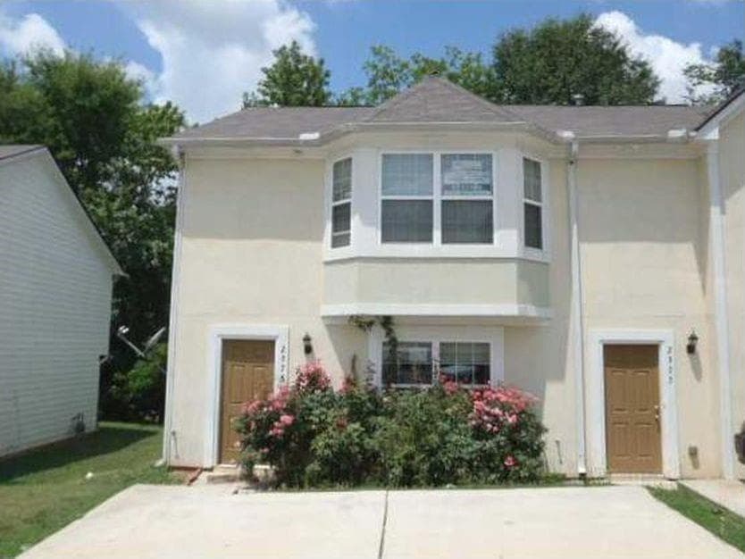 3 bedroom, 3 bathroom, 1,206 sq ft townhouse for rent at 2975 Fields Drive, Lithonia, GA 30038 for $1,800 a month — photo 1 of 10