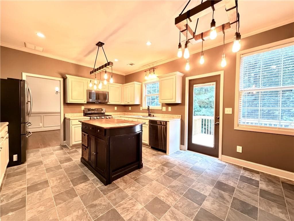 4 bedroom, 3 bathroom, 2,396 sq ft single family residence for sale at 2219 Brickton Crossing, Buford, GA 30518 — photo 9