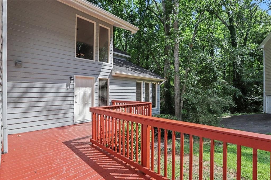 5 bedroom, 3 bathroom, 3,006 sq ft single family residence under contract at 5148 Rocky Glen, Stone Mountain, GA 30088 — photo 2