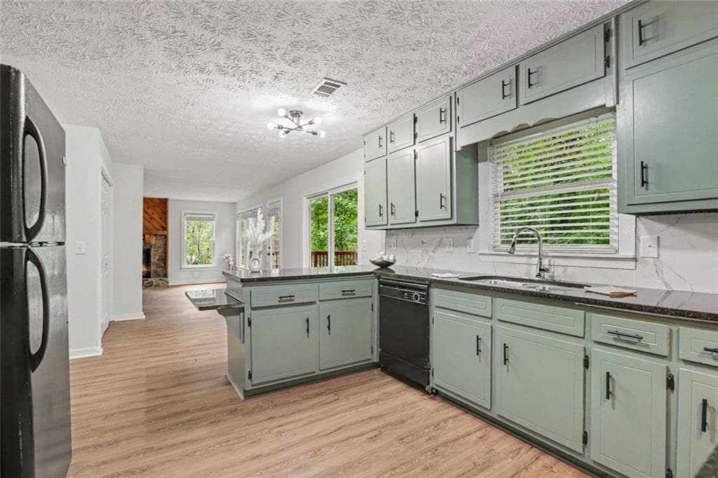 5 bedroom, 3 bathroom, 3,006 sq ft single family residence under contract at 5148 Rocky Glen, Stone Mountain, GA 30088 — photo 9