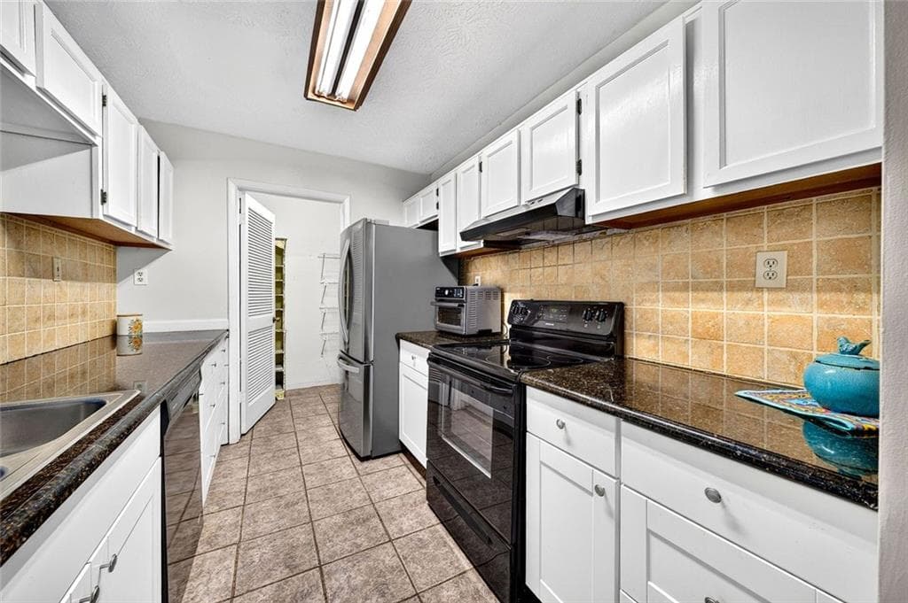3 bedroom, 2 bathroom, 1,346 sq ft condominium for sale at 810 Tuxworth Circle, Decatur, GA 30033 — photo 2
