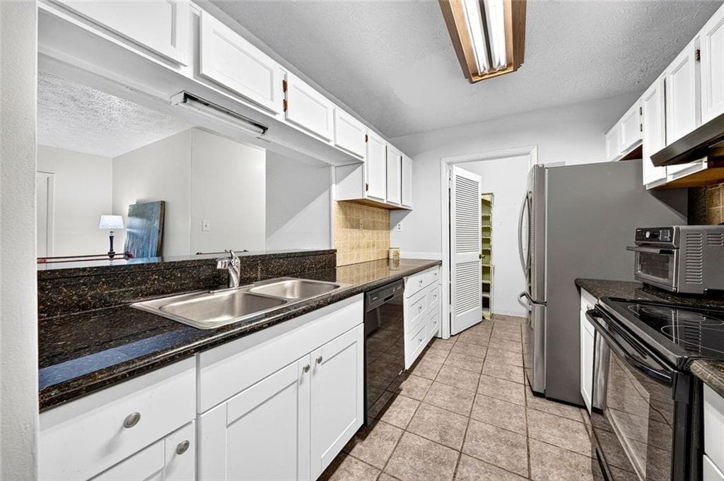3 bedroom, 2 bathroom, 1,346 sq ft condominium for sale at 810 Tuxworth Circle, Decatur, GA 30033 — photo 3