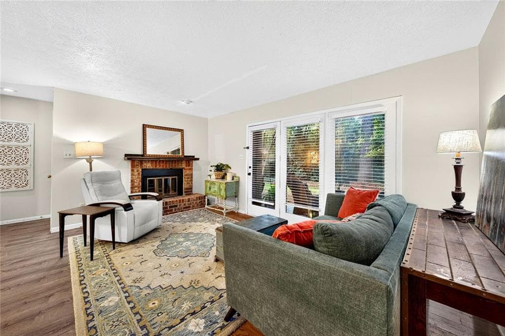 3 bedroom, 2 bathroom, 1,346 sq ft condominium for sale at 810 Tuxworth Circle, Decatur, GA 30033 — photo 5