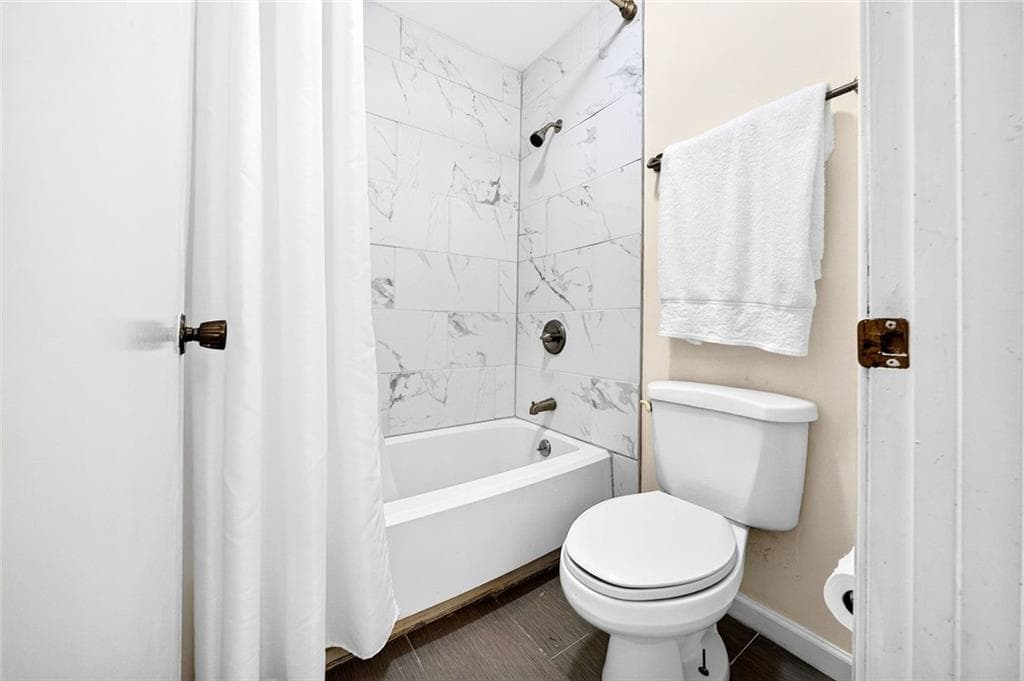 3 bedroom, 2 bathroom, 1,346 sq ft condominium for sale at 810 Tuxworth Circle, Decatur, GA 30033 — photo 9