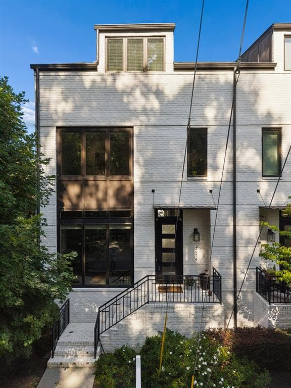 5 bedroom, 5 bathroom, 3,764 sq ft townhouse for sale at 2974 Hermance Drive, Atlanta, GA 30319 — photo 2