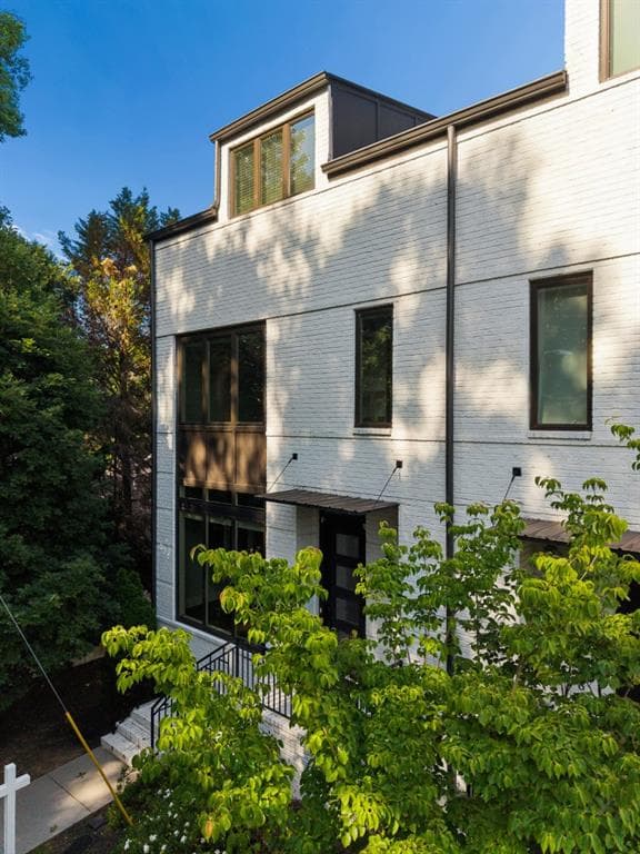 5 bedroom, 5 bathroom, 3,764 sq ft townhouse for sale at 2974 Hermance Drive, Atlanta, GA 30319 — photo 1 of 51