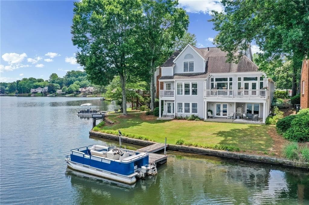 3 bedroom, 4 bathroom, 4,020 sq ft single family residence for sale at 6425 Spinnaker Lane, Alpharetta, GA 30005 — photo 3