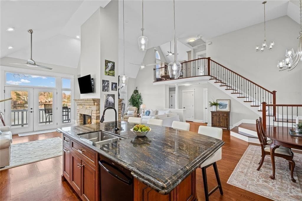 3 bedroom, 4 bathroom, 4,020 sq ft single family residence for sale at 6425 Spinnaker Lane, Alpharetta, GA 30005 — photo 7