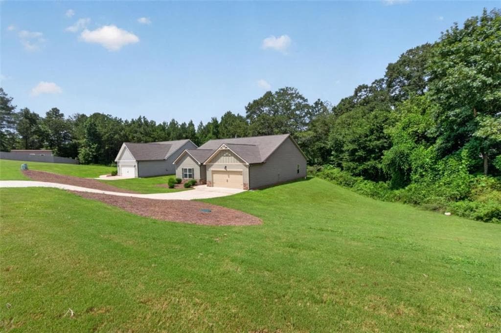 3 bedroom, 3 bathroom, 2,158 sq ft single family residence for sale at 131 Holtz Drive, Carrollton, GA 30117 — photo 2