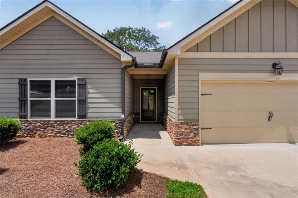 3 bedroom, 3 bathroom, 2,158 sq ft single family residence for sale at 131 Holtz Drive, Carrollton, GA 30117 — photo 3