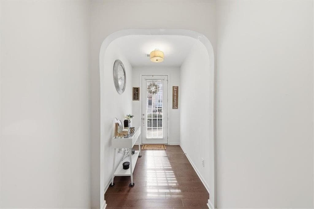 3 bedroom, 3 bathroom, 1,922 sq ft townhouse under contract at 5527 Radford Loop, Fairburn, GA 30213 — photo 2