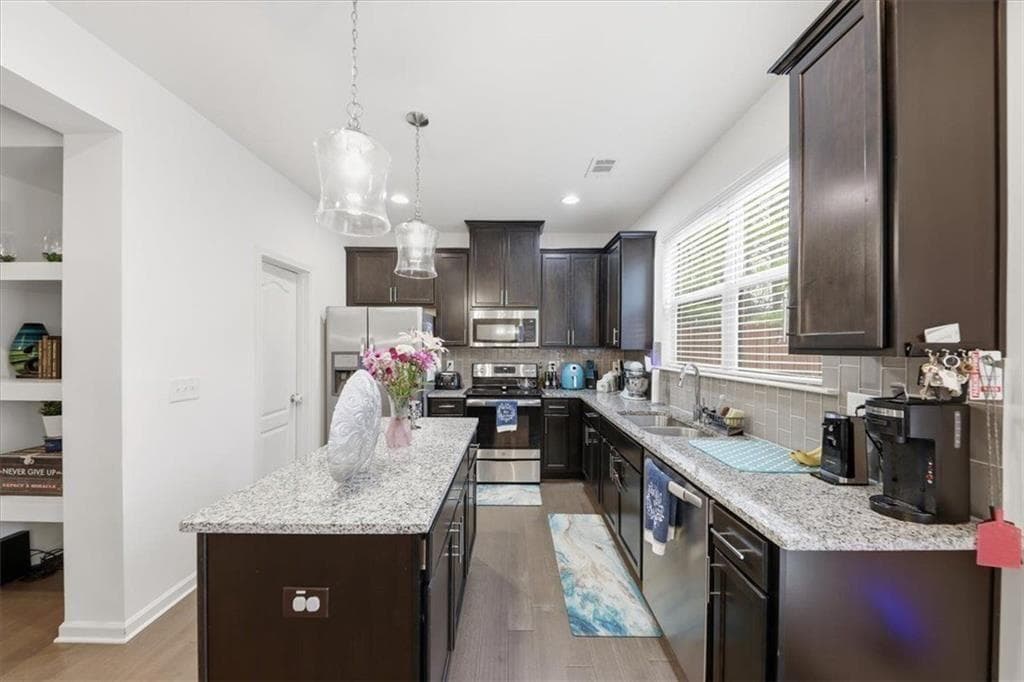 3 bedroom, 3 bathroom, 1,922 sq ft townhouse under contract at 5527 Radford Loop, Fairburn, GA 30213 — photo 7