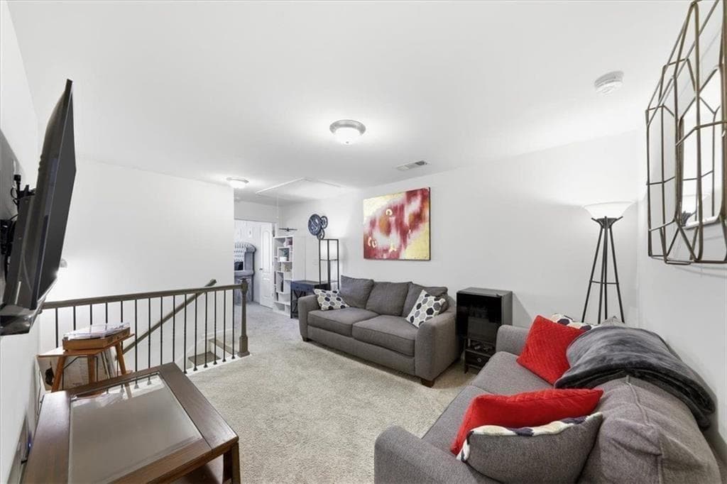 3 bedroom, 3 bathroom, 1,922 sq ft townhouse under contract at 5527 Radford Loop, Fairburn, GA 30213 — photo 9