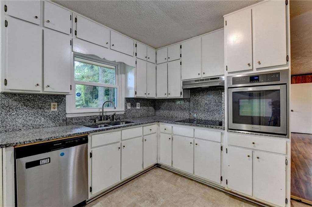 3 bedroom, 2 bathroom, 1,556 sq ft single family residence for sale at 1138 Woodland Circle, Lawrenceville, GA 30043 — photo 7