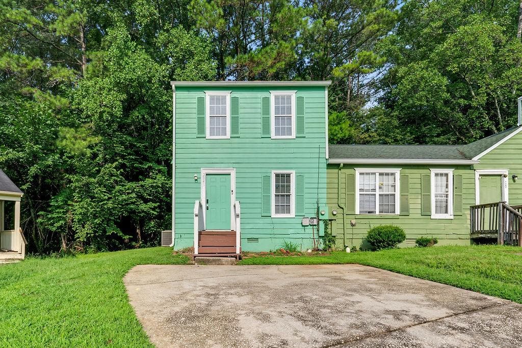 2 bedroom, 3 bathroom, 1,152 sq ft townhouse for sale at 2041 Charter Manor, Lithonia, GA 30058