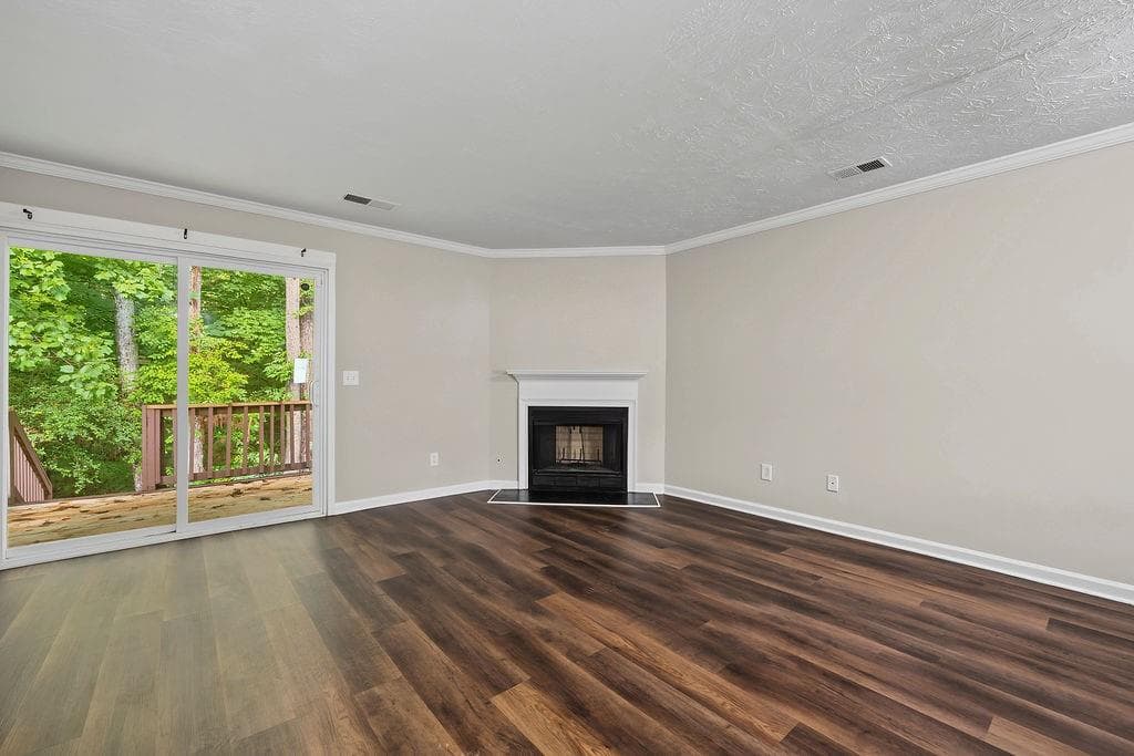 2 bedroom, 3 bathroom, 1,152 sq ft townhouse for sale at 2041 Charter Manor, Lithonia, GA 30058 — photo 2