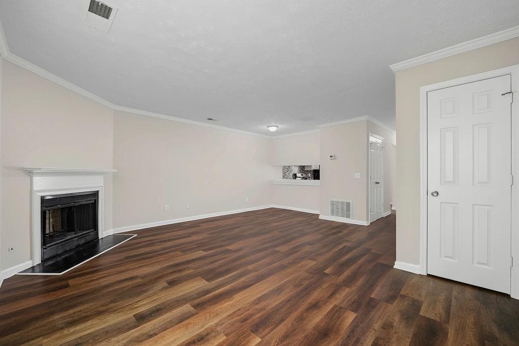 2 bedroom, 3 bathroom, 1,152 sq ft townhouse for sale at 2041 Charter Manor, Lithonia, GA 30058 — photo 5