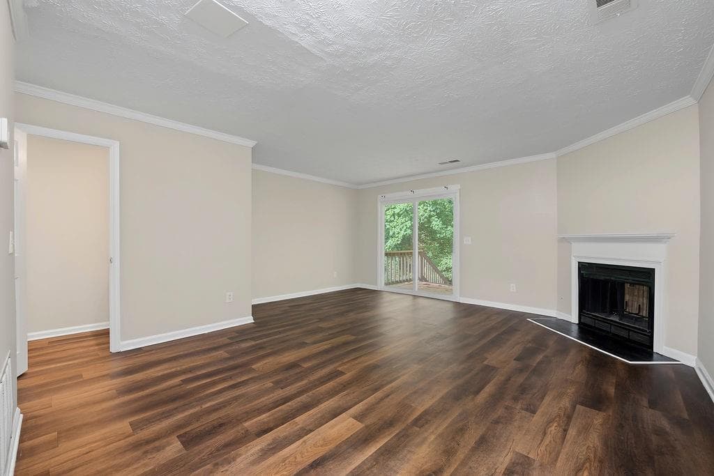 2 bedroom, 3 bathroom, 1,152 sq ft townhouse for sale at 2041 Charter Manor, Lithonia, GA 30058 — photo 6