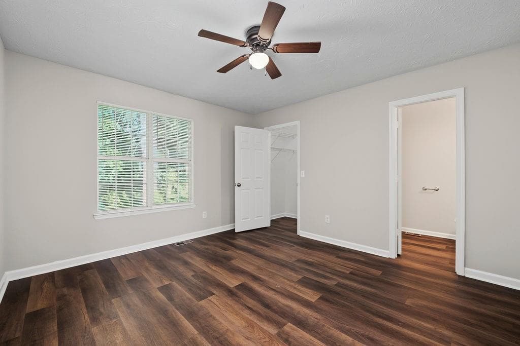 2 bedroom, 3 bathroom, 1,152 sq ft townhouse for sale at 2041 Charter Manor, Lithonia, GA 30058 — photo 9