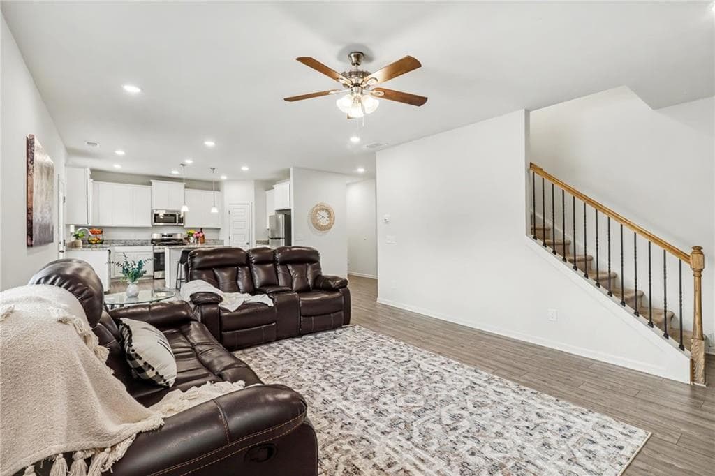 4 bedroom, 3 bathroom, 2,372 sq ft single family residence for sale at 407 Sierra Point, Cartersville, GA 30120 — photo 5