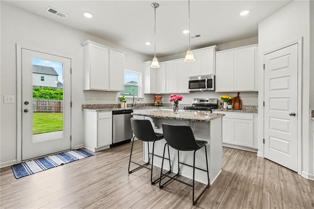 4 bedroom, 3 bathroom, 2,372 sq ft single family residence for sale at 407 Sierra Point, Cartersville, GA 30120 — photo 7