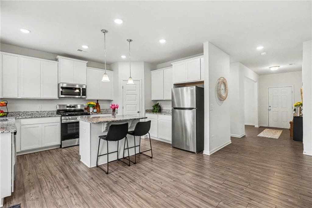 4 bedroom, 3 bathroom, 2,372 sq ft single family residence for sale at 407 Sierra Point, Cartersville, GA 30120 — photo 8