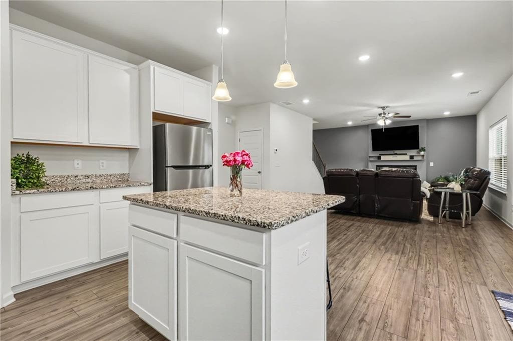 4 bedroom, 3 bathroom, 2,372 sq ft single family residence for sale at 407 Sierra Point, Cartersville, GA 30120 — photo 9